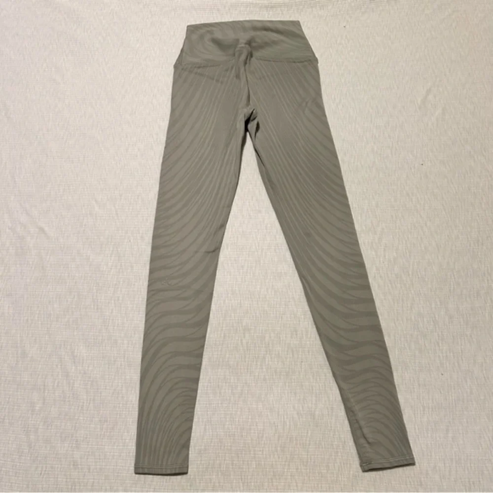 Alo High Waist Airbrush Leggings Pistachio‎ Waves XS Light Green Compression